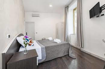 Rose & Tulip Hotel